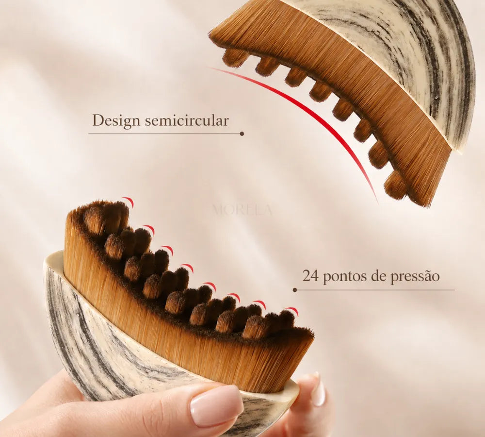 Detalhe do design semicircular e dos pontos de pressão da escova massageadora facial Loja Morela