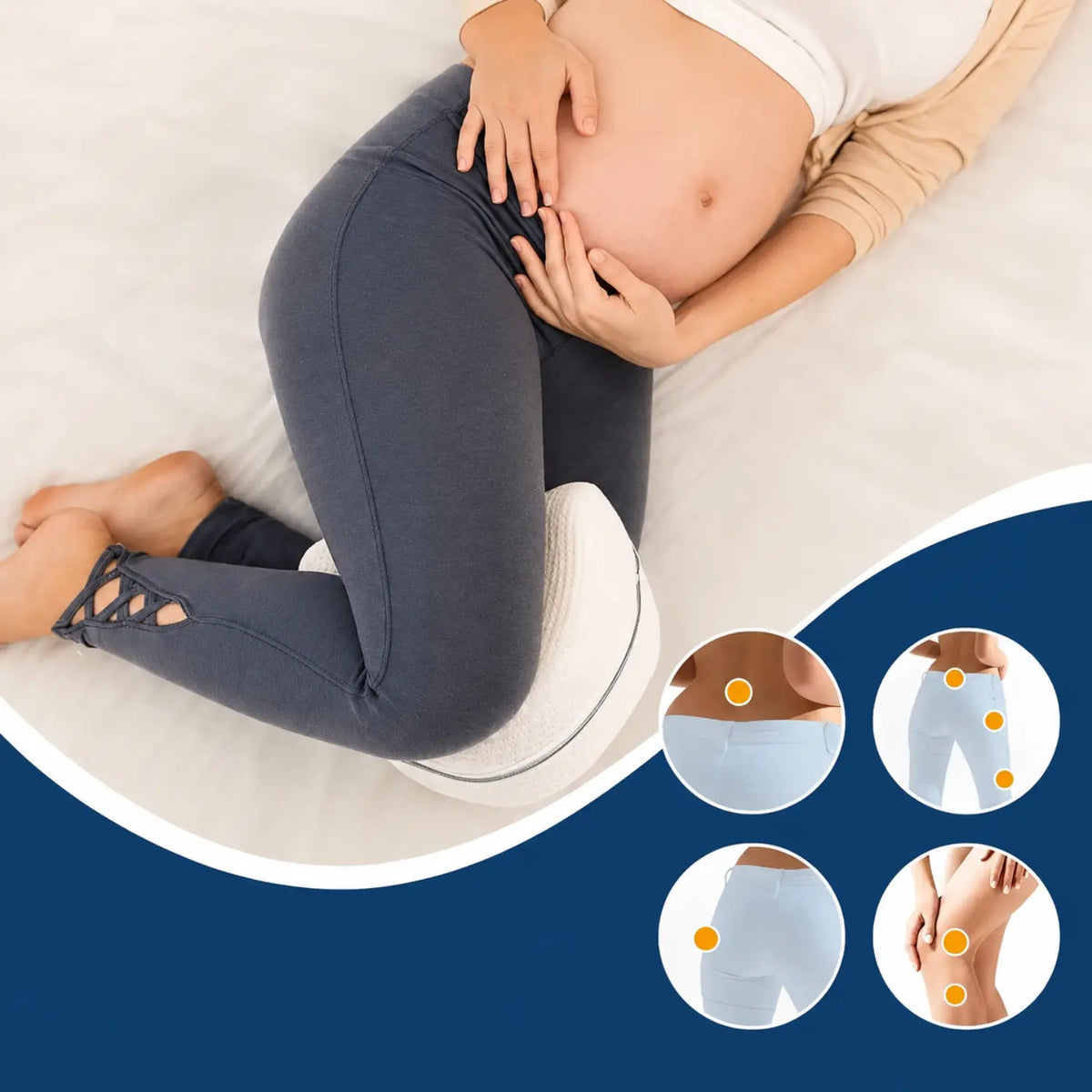 Mulher grávida deitada confortavelmente na cama apoiando o travesseiro anatômico branco entre os joelhos, promovendo mais conforto e apoio postural.